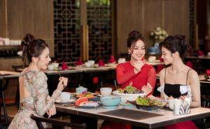 Dàn người đẹp thưởng thức ẩm thực Phương Đông ở Quy Nhơn