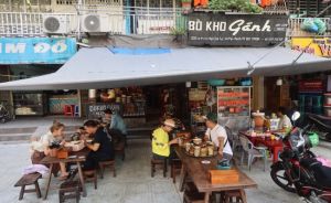 Bò kho bình dân dưới chung cư Sài Gòn 'vào mắt' Michelin