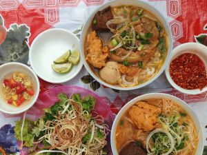 24 giờ khám phá ẩm thực Huế