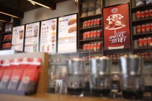 Chuỗi Highlands Coffee bắt tay với ví điện tử Momo phát triển thanh toán QR Code