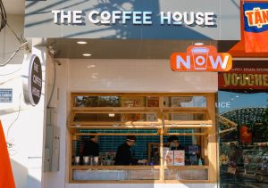 Tại sao Phúc Long, Highlands  hay The Coffee House ồ ạt mở mô hình kiosk "bình dân"?