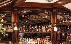 Gucci, Ralph Lauren ra mắt nhà hàng, tiệm cà phê để thu hút người dùng trẻ